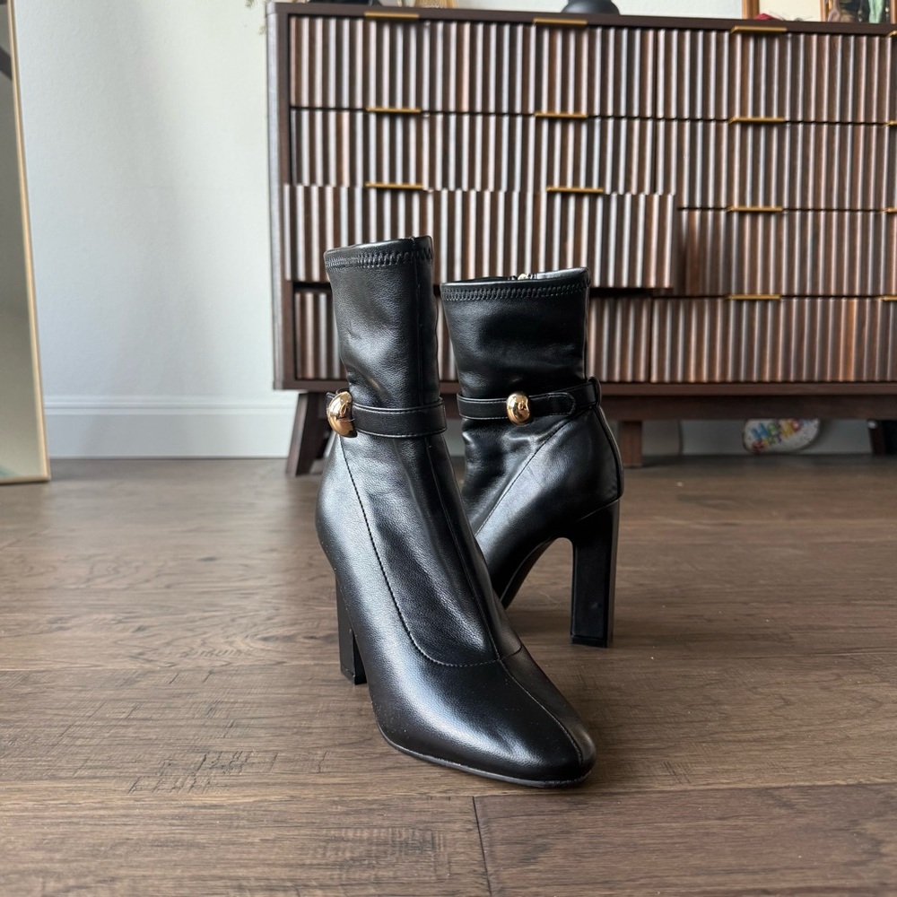 NEVER WORN Steve Madden Booties